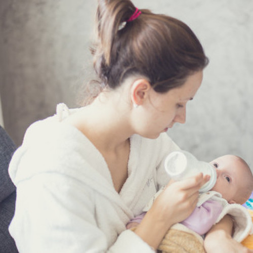 Your Doula shouldn't pass judgement if you formula feed